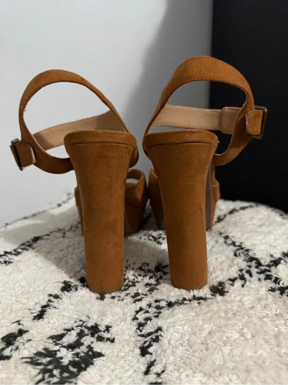 Candie’s Camel Suede Platform Peep Toe Block Heels Size 9